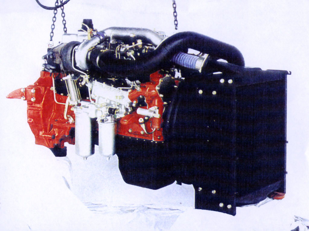日野EP100型インタークーラー付きターボ過給式エンジン
