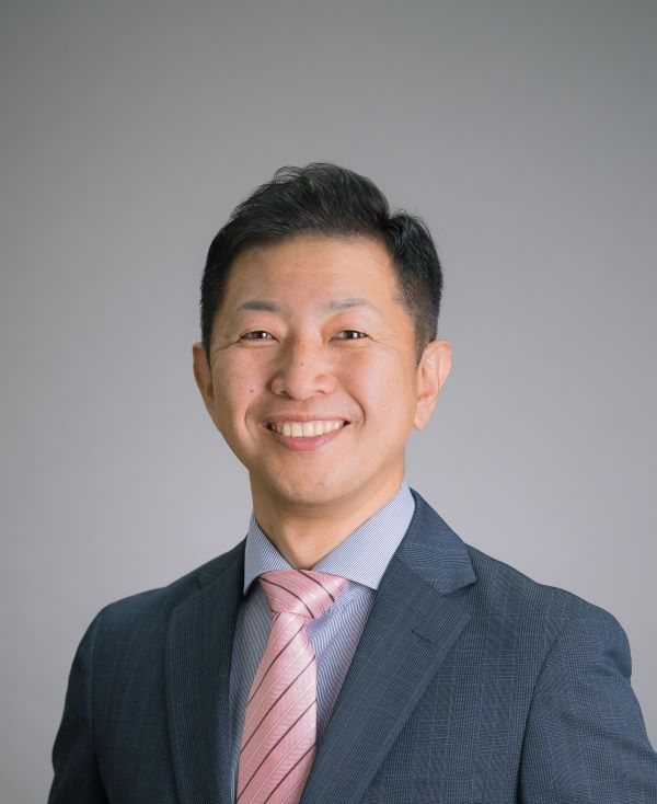 委員長 深津 友博氏